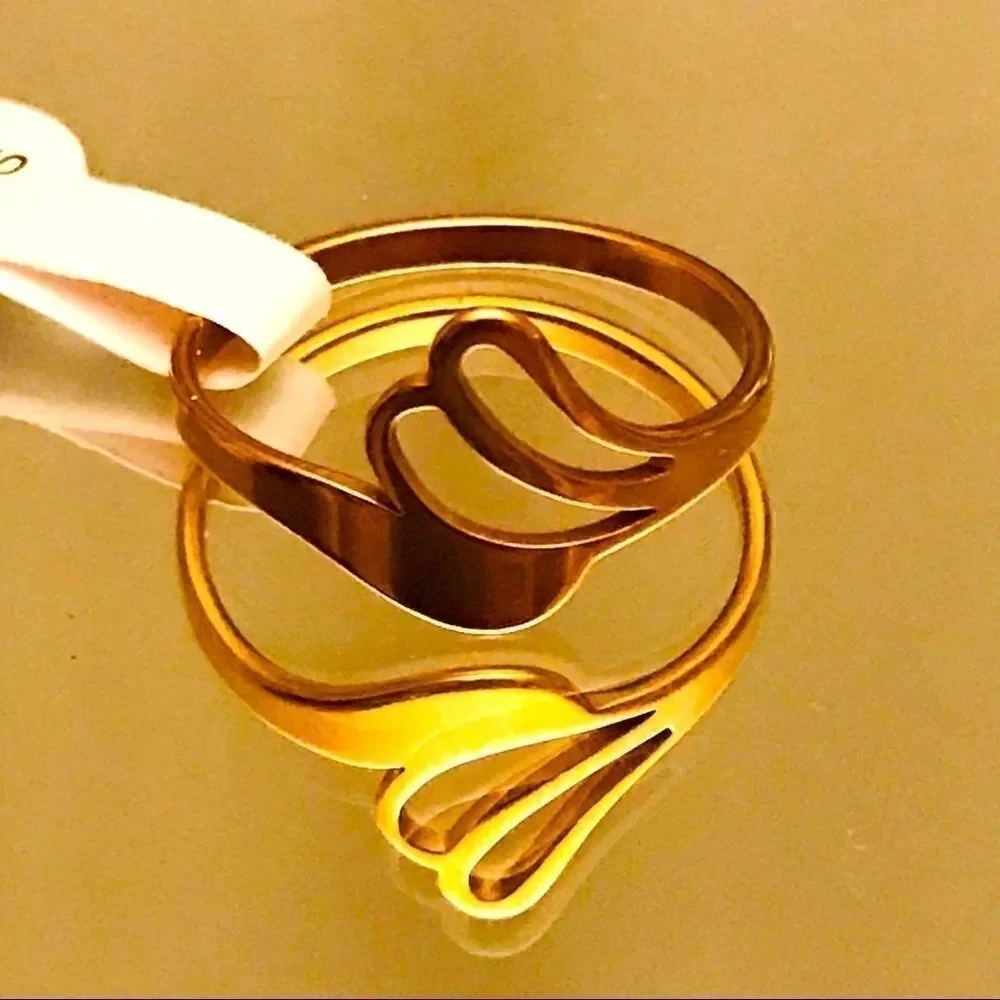 5⭐️RATED⭐️Swirls Gold Minimalist Ring
